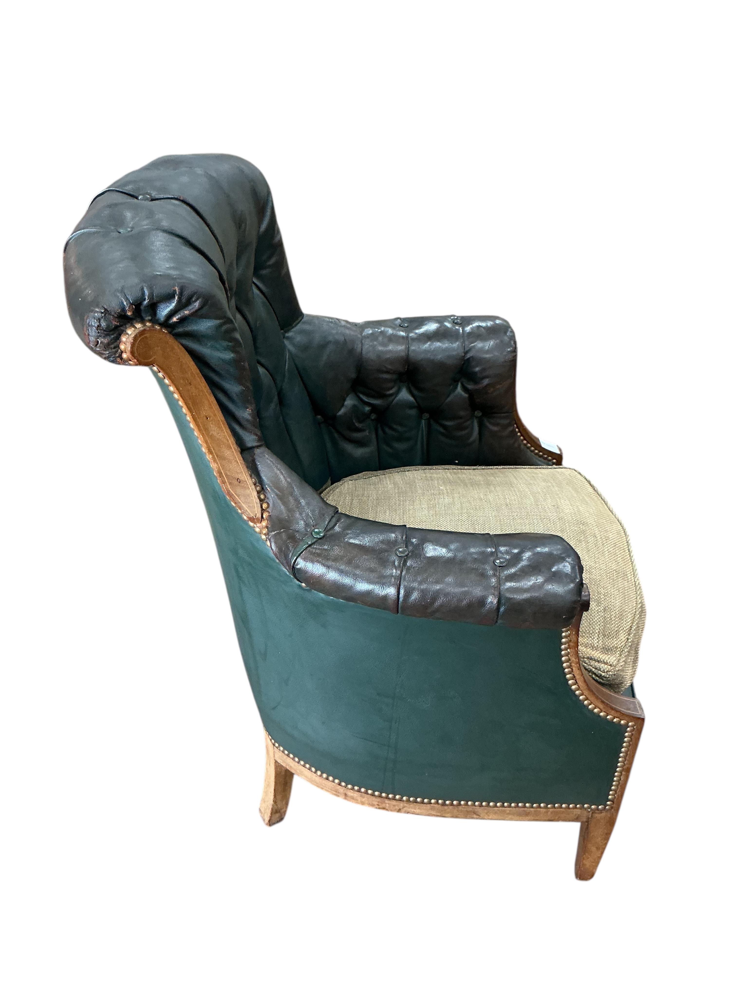 An Edwardian buttoned leather armchair, width 80cm, depth 64cm, height 94cm